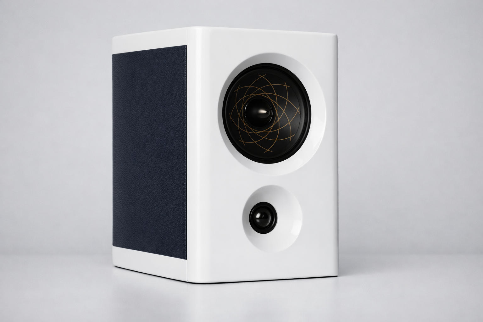 BoXXeR HM 0.6 SE loudspeaker in a white finish